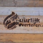logo natuurlijkadverteren.nl in hout