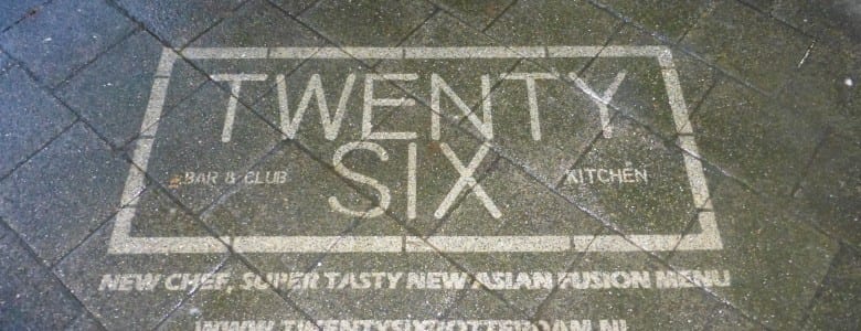 reverse graffiti in het centrum van rotterdam